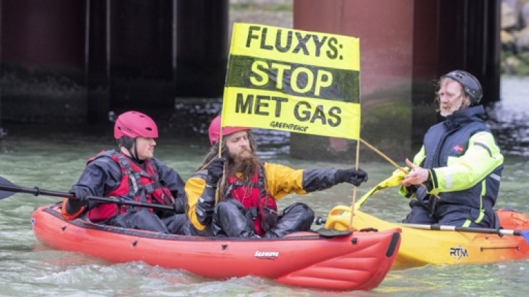 Les activistes de Greenpeace renvoyés devant le tribunal pour leur action chez Fluxys
