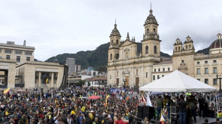 Colombie: manifestation d'ex-militaires contre le président de gauche