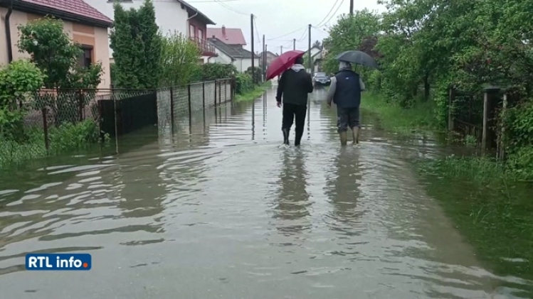 Inondations meurtrières en Italie, dégâts importants en Bosnie et en Croatie