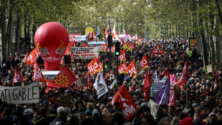 Retraites: un 12ème round peu mobilisateur avant le verdict constitutionnel