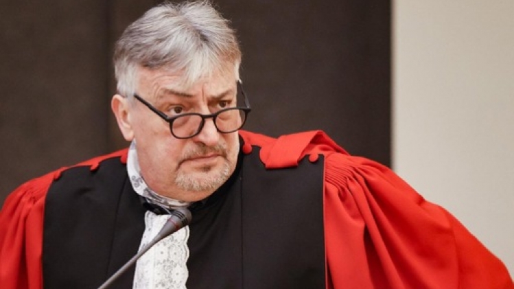 Le manque d'effectif au sein du DAB retarde l'audience et fâche l'avocat général Lempereur