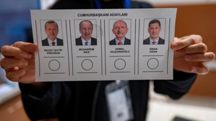 Les observateurs considèrent les élections turques non-démocratiques