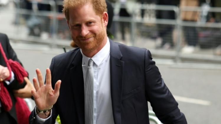 Le prince Harry renonce à poursuivre l'éditeur du Daily Mail en diffamation