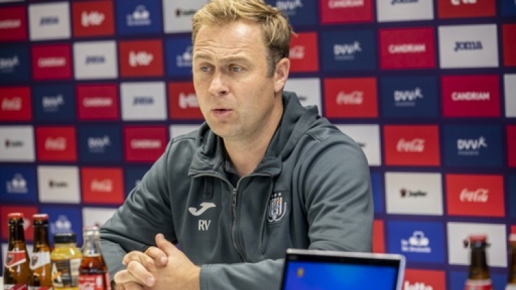 Anderlecht et Robin Veldman se séparent