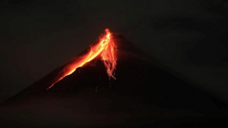 Nouvelles évacuations en raison de l'éruption d'un volcan dans le centre des Philippines