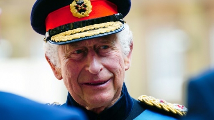 Procession et revue des troupes, Charles III à cheval pour sa première parade d'anniversaire