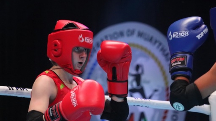 Axana Depypere gagne l'argent en muaythaï lors de sa première compétition chez les élites