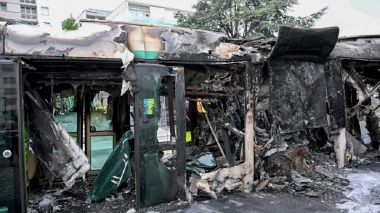 Emeutes: plus de 1.000 condamnations, 600 personnes incarcérées, selon le garde des Sceaux