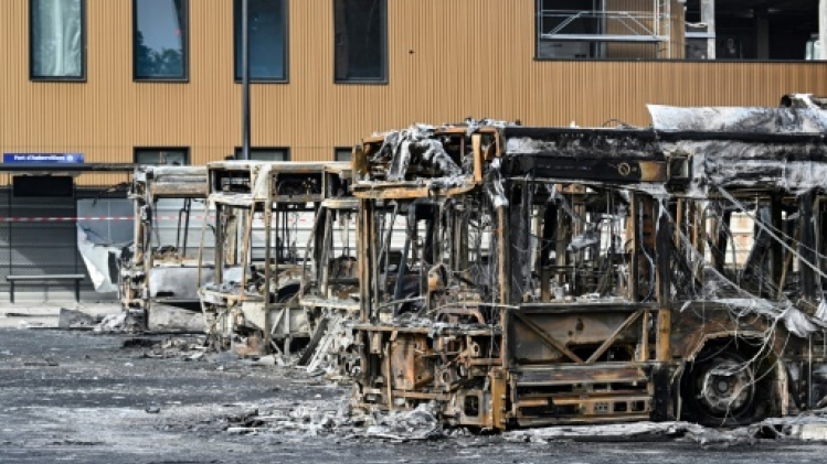Emeutes: une vingtaine de lignes de bus RATP restent interrompues