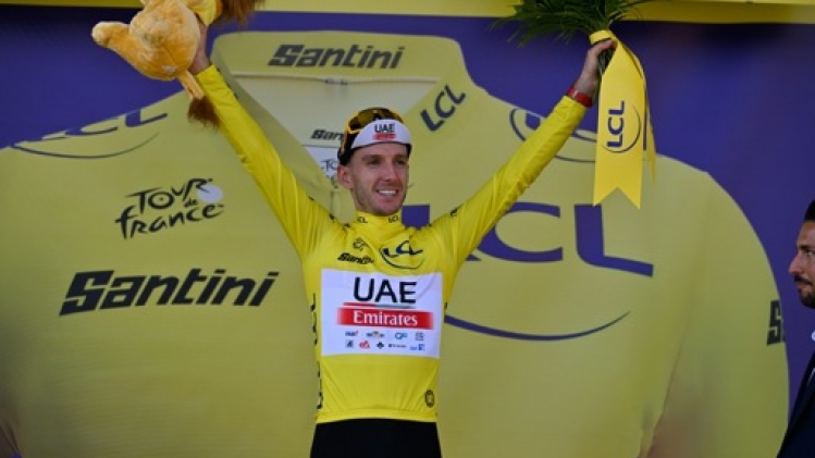Le maillot jaune Adam Yates tente de récupérer le plus possible