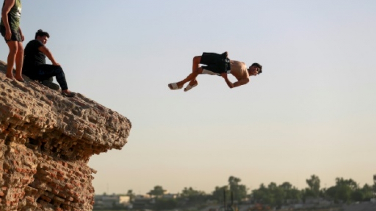 A Bagdad, des Irakiens inquiets pour leur fleuve, seule échappatoire à la canicule