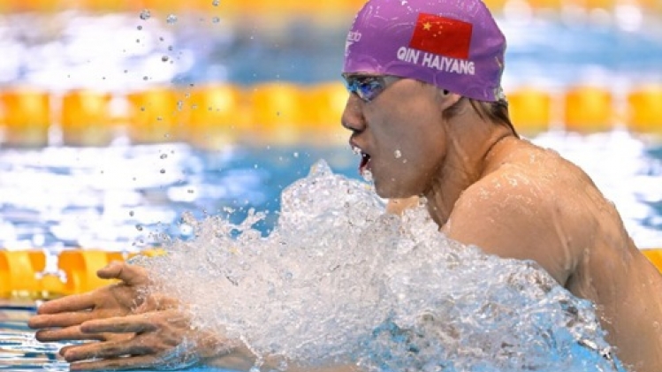 Le Chinois Qin Haiyang remporte le 200m brasse avec un nouveau record du monde