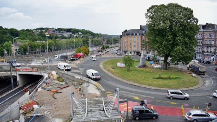 Un conducteur percute plusieurs personnes à Namur avant de se faire agresser