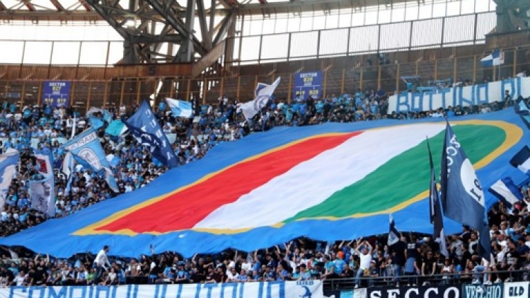 Une lutte indécise pour succéder à Naples va débuter samedi