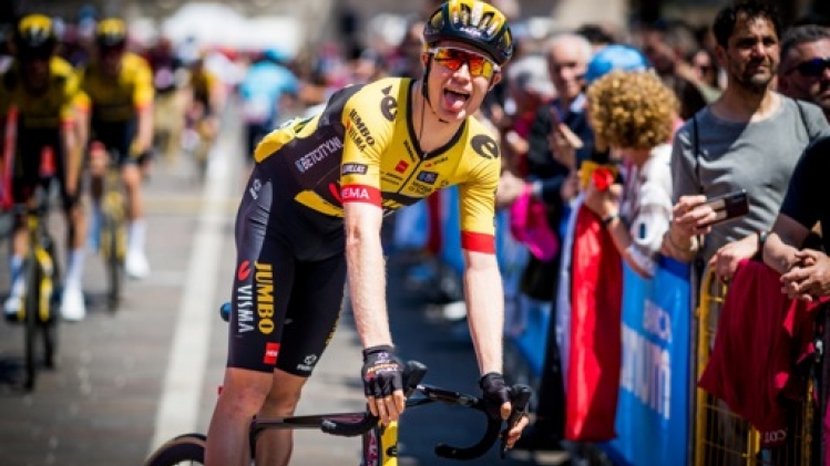 Thomas Gloag remporte sa première victoire devant Marc Hirschi, toujours leader au général