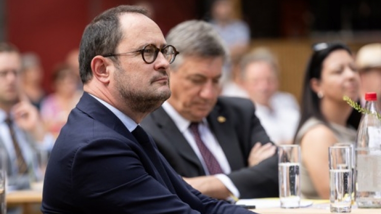 Le parquet ouvre une enquête sur des invités de la fête de Van Quickenborne