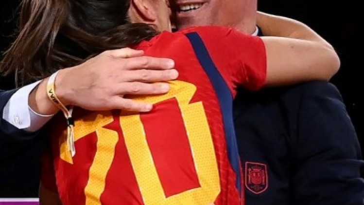 Baiser forcé: le patron du foot espagnol présentera vendredi sa démission