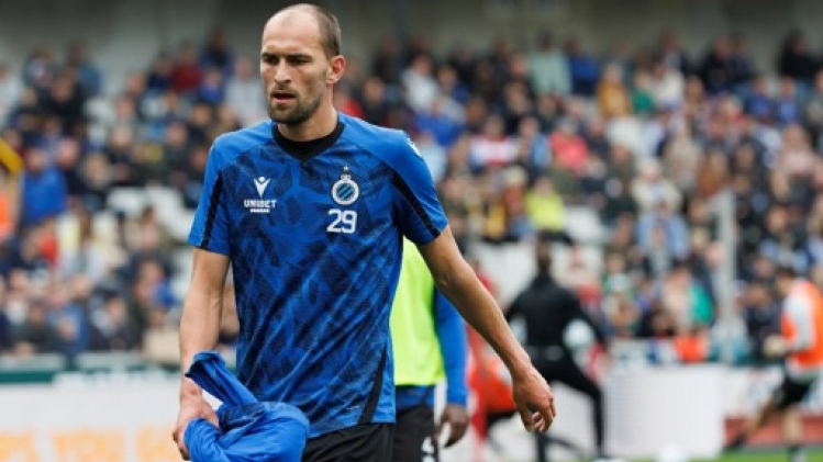 Bas Dost s'effondre en plein match, AZ-NEC arrêté