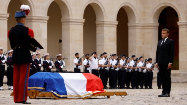 Notre-Dame: Macron salue la mémoire du général Georgelin aux Invalides