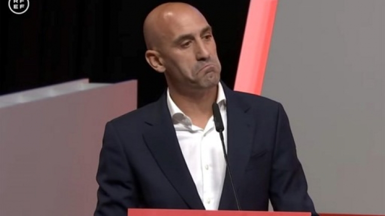 Borja Iglesias quitte l'équipe nationale espagnole après le geste polémique de Rubiales