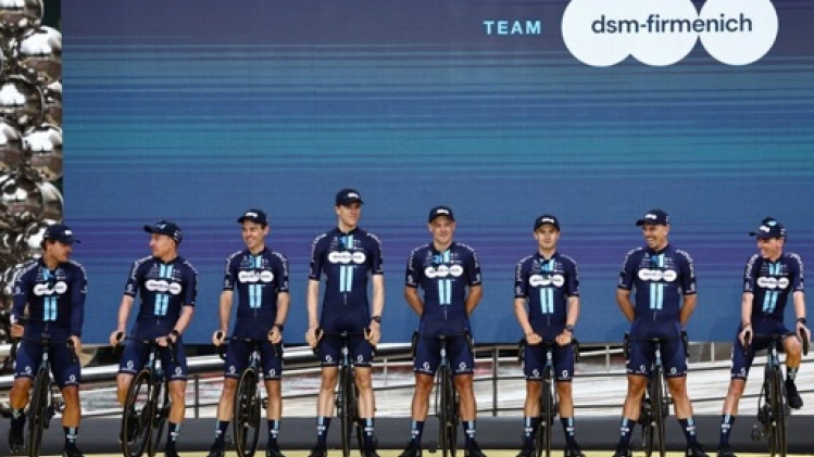 DSM-Firmenich remporte le chrono par équipes, Lorenzo Milesi premier maillot rouge