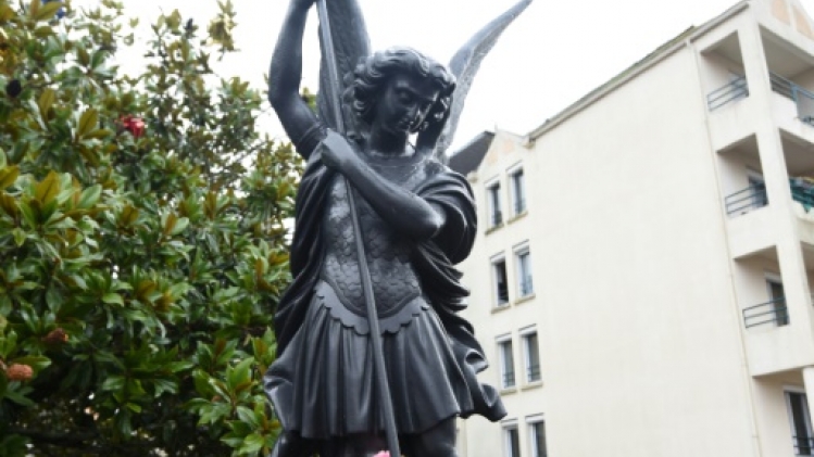 Vendée: une statue de Saint-Michel déplacée au nom de la laïcité