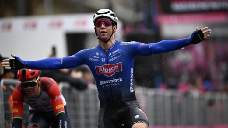 Keden Groves remporte la 4e étape, Remco Evenepoel reste en rouge