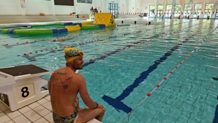 Le Belge Matthieu Bonne reporte sa tentative de record du monde de nage non-stop