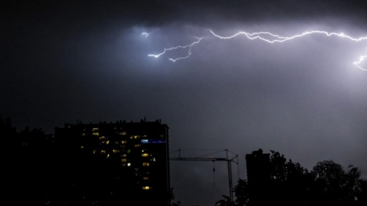 Le numéro 1722 activé en raison d'une alerte aux orages sur le centre du pays