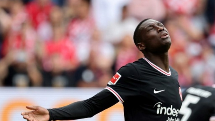 L'attaquant français Randal Kolo Muani signe au PSG jusqu'en 2028