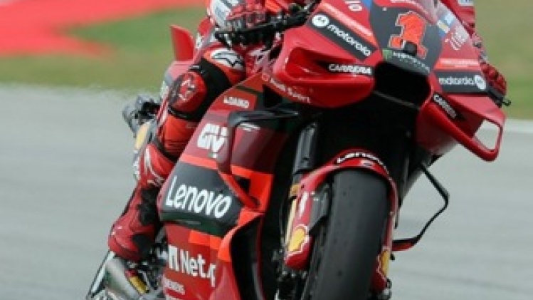 Francesco Bagnaia bat le record du circuit et prend la pole en Catalogne