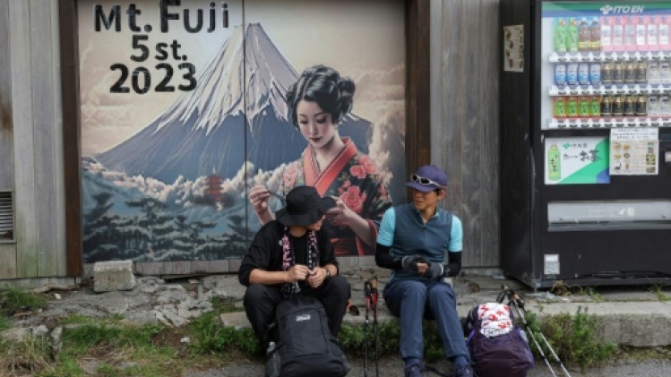 Le mont Fuji face à l'éruption du surtourisme