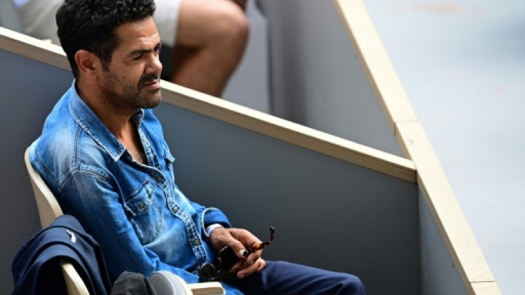 Séisme: Jamel Debbouze fait un don de sang à Marrakech