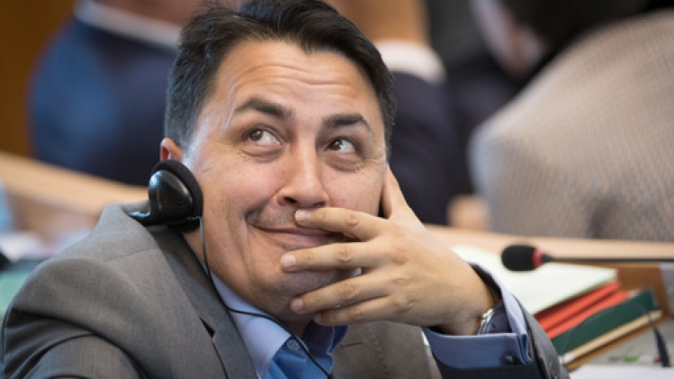 Le député bruxellois indépendant Emin Özkara rejoint les rangs de DéFI