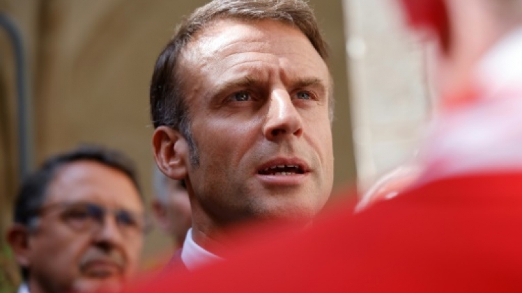 Macron lance une collecte pour le patrimoine religieux et se dit à sa place à la messe du pape