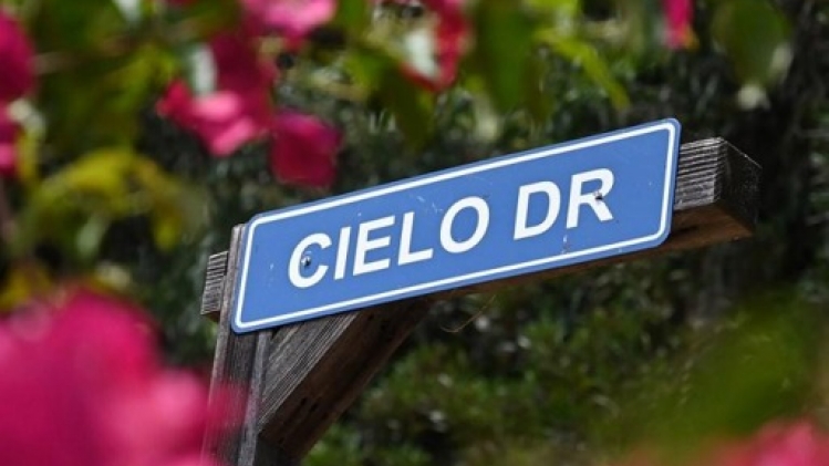 La porte de la maison où Sharon Tate a été tuée vendue pour 127.000 dollars aux enchères