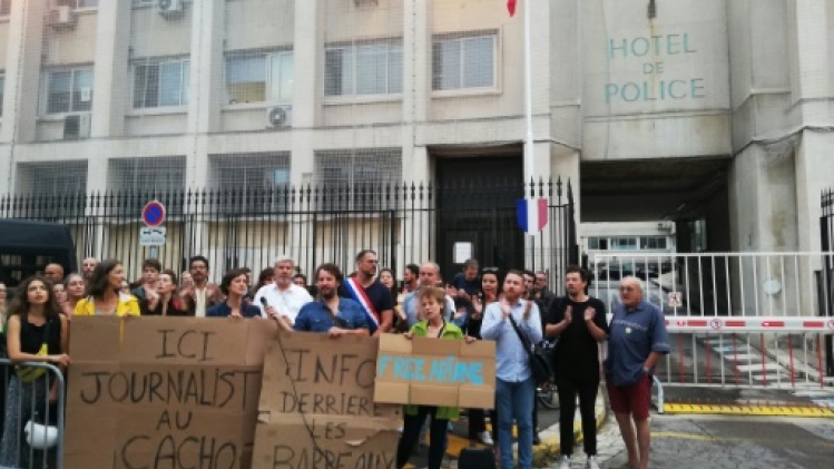 Journaliste en garde à vue: les soutiens se multiplient, silence du gouvernement