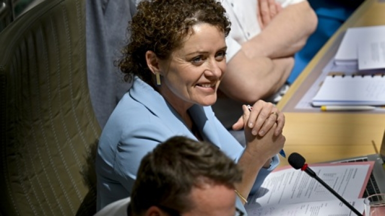 La ministre flamande de la Mobilité demande aux communes de rallumer l'éclairage public