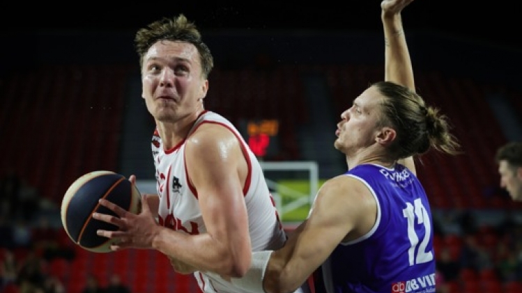 Liège émerge face à Mons-Hainaut, Charleroi marque son territoire