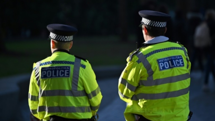 Londres: des policiers déposent leur arme après une inculpation, les militaires en renfort