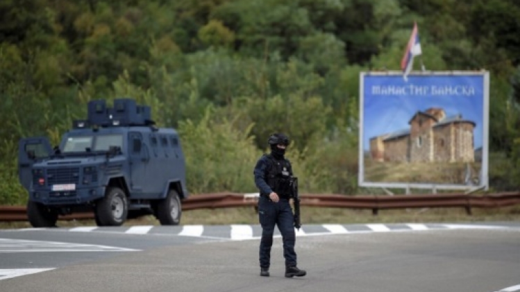 Deuil national et opérations de recherche après la mort d'un policier