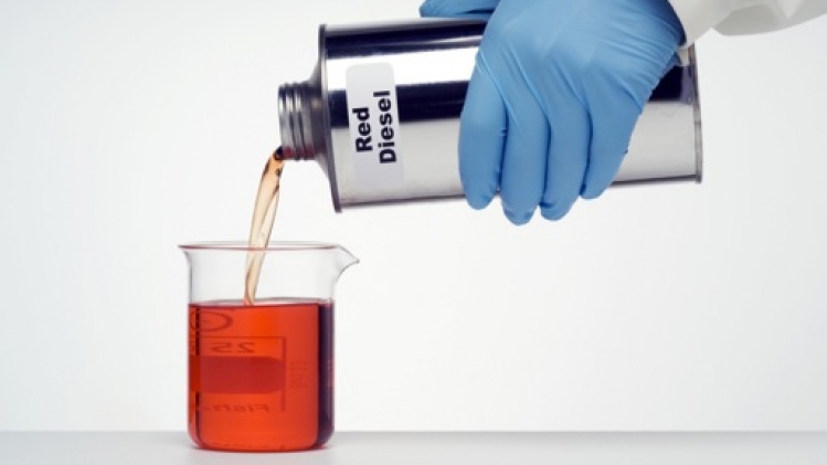 Les douanes renforcent les contrôles sur le gasoil rouge avec un nouveau marqueur