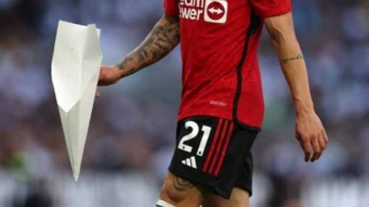 Le Brésilien Antony est rentré en Angleterre et se dit prêt à répondre à la police