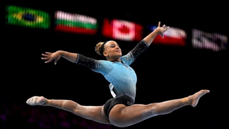 La Brésilienne Rebeca Andrade sacrée au saut, devant Simone Biles