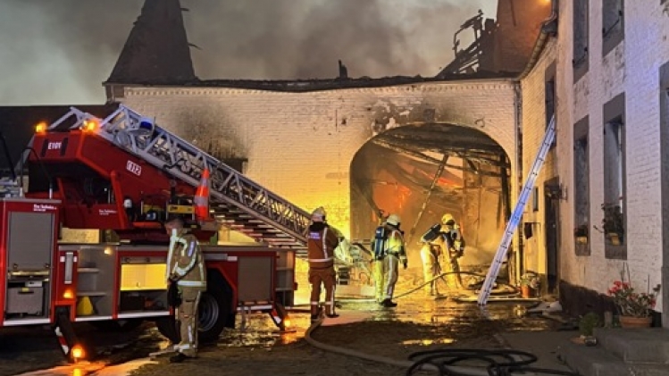 Plusieurs bovins ont péri lors d'un important incendie dans une ferme à Burdinne