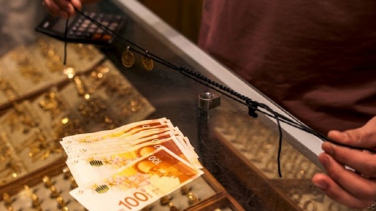 Le shekel au plus bas en huit ans