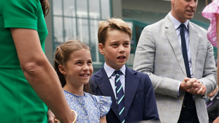 La famille royale se dispute cause de lui