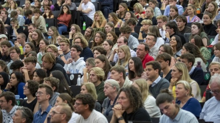 Les universités s'ouvrent aux élèves du secondaire pendant les congés d'automne