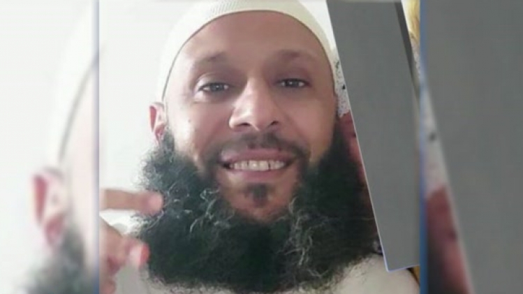 A son départ de Tunisie, Abdesalem Lassoued a séjourné en Suède, en Italie et en Belgique où il a été confronté à la justice. Les informations le concernant n'ont cependant jamais été centralisées.