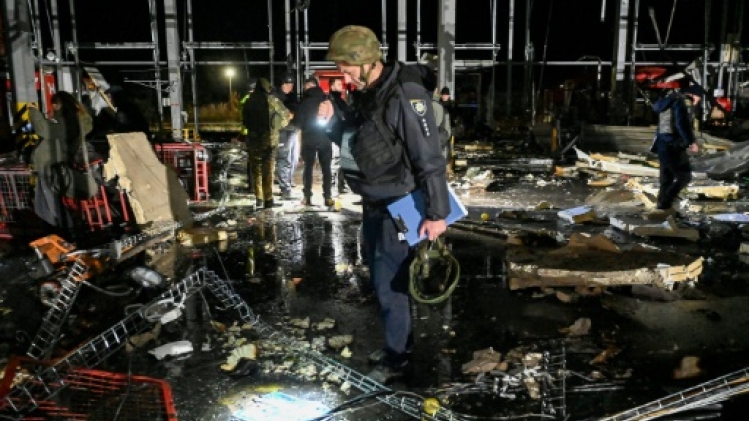Ukraine: une frappe russe fait six morts dans un dépôt postal de la région de Kharkiv